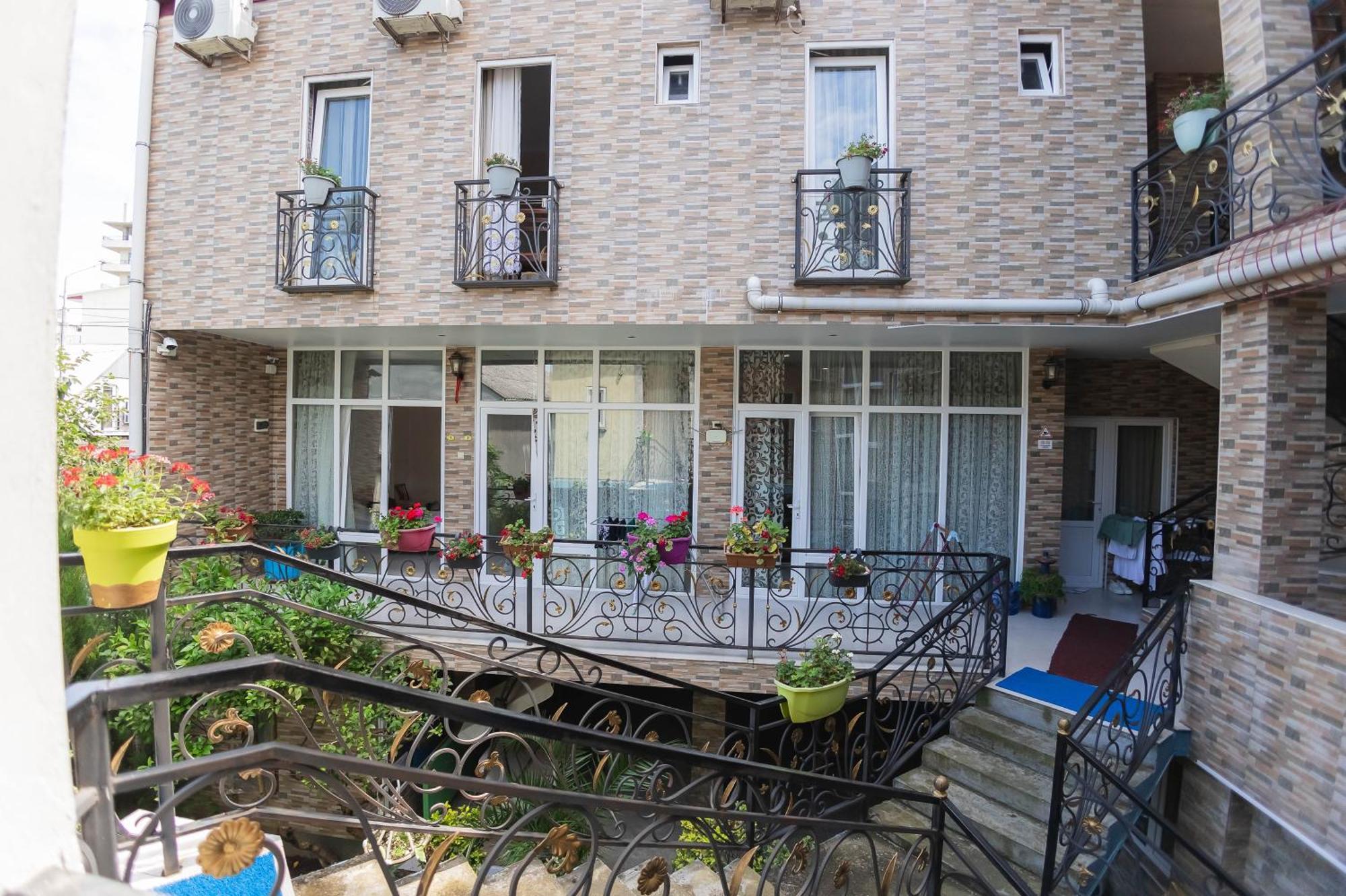 Guest House Ocean Force Batumi Eksteriør billede