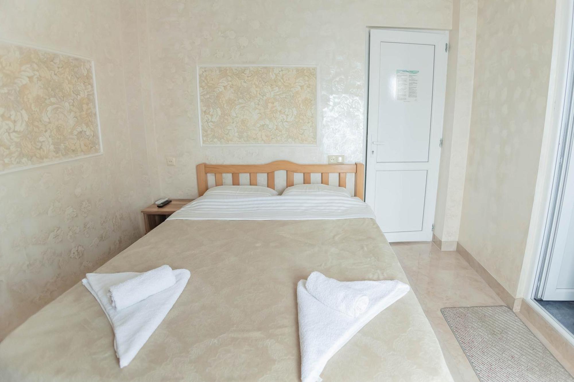 Guest House Ocean Force Batumi Eksteriør billede
